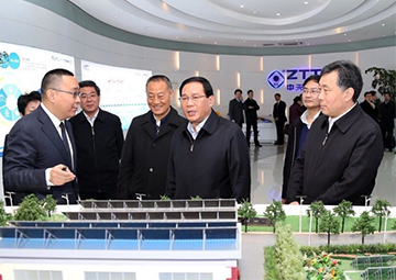 中共中央政治局常委、、、国务院总理，， 时任江苏省委书记李强考察优德88科技